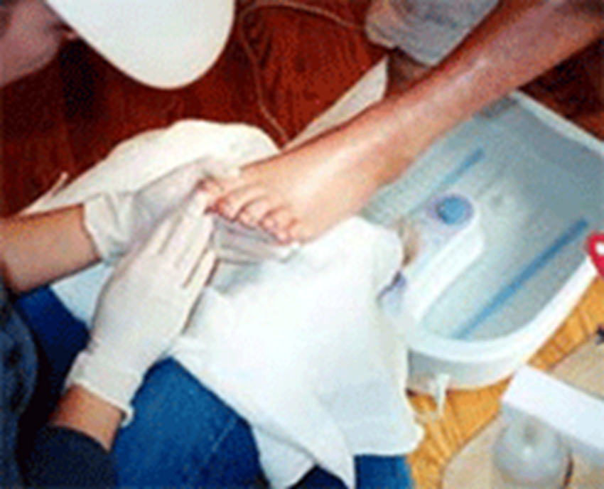 image of manicuA manicurist cleaning the feet of the clientre