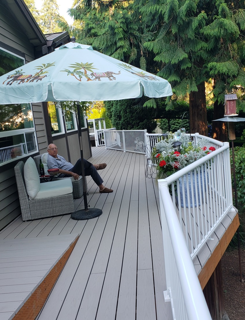 Elder man sitting on the chair